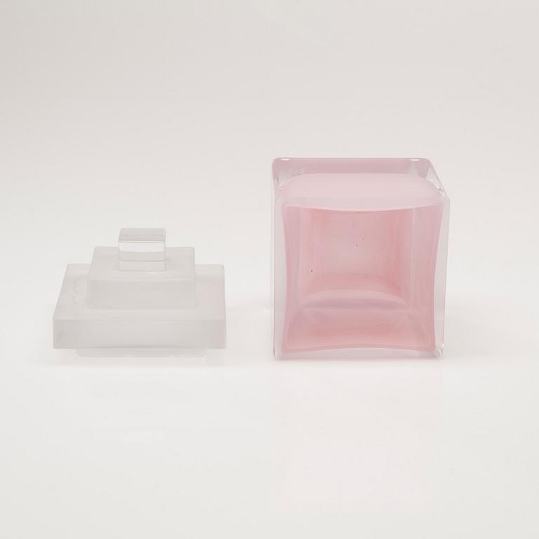 LJUSSTAKE OCH ASK MED LOCK, glas, signerade Markku Salo Nuutajärvi, 1900-talets senare hälft.