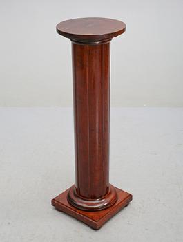 PIEDESTAL, 1900-talets första hälft.