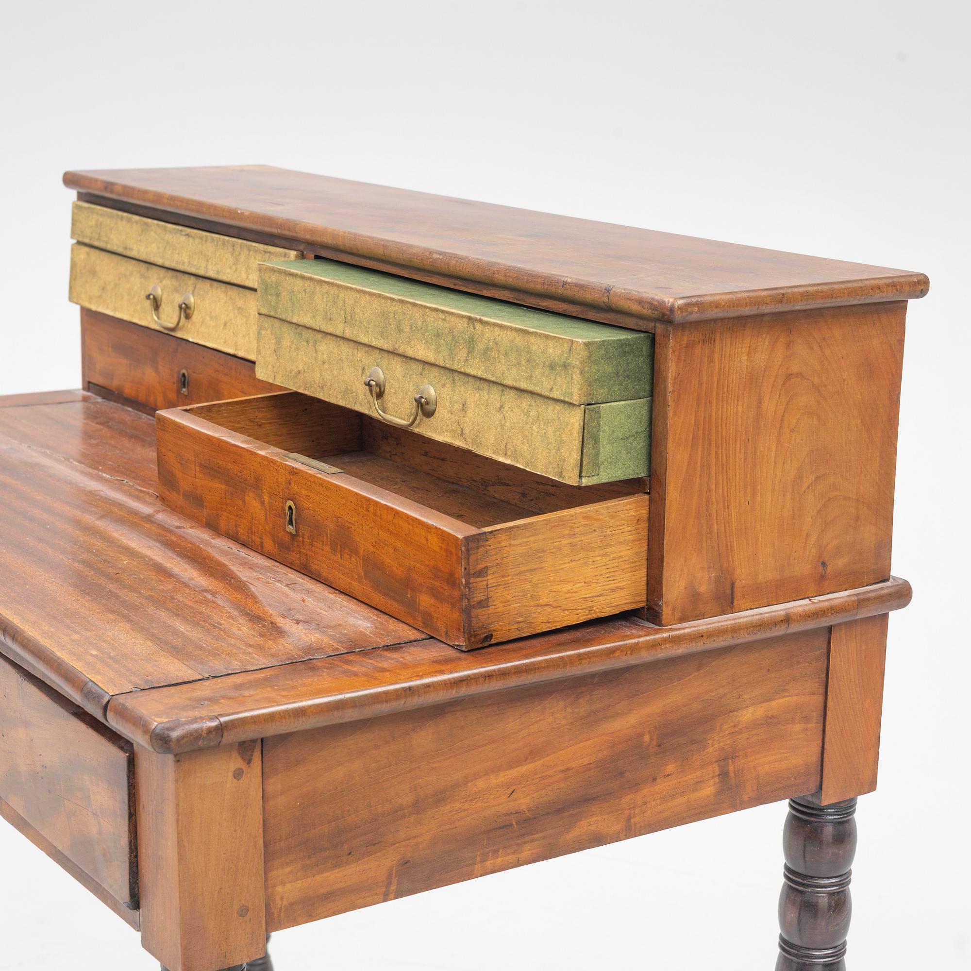 Ladies' writing desk. 19th century.