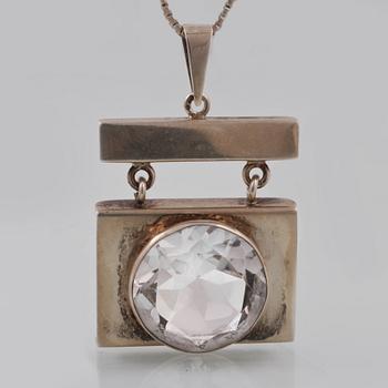 HÄNGE, sterlingsilver med fasettslipad bergkristall, stämplat A/K. Vikt 20,4 gram.
