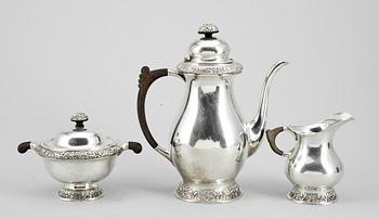 KAFFESERVIS, 3 delar, silver, CG Hallberg, 1917. Total vikt ca 1287g.