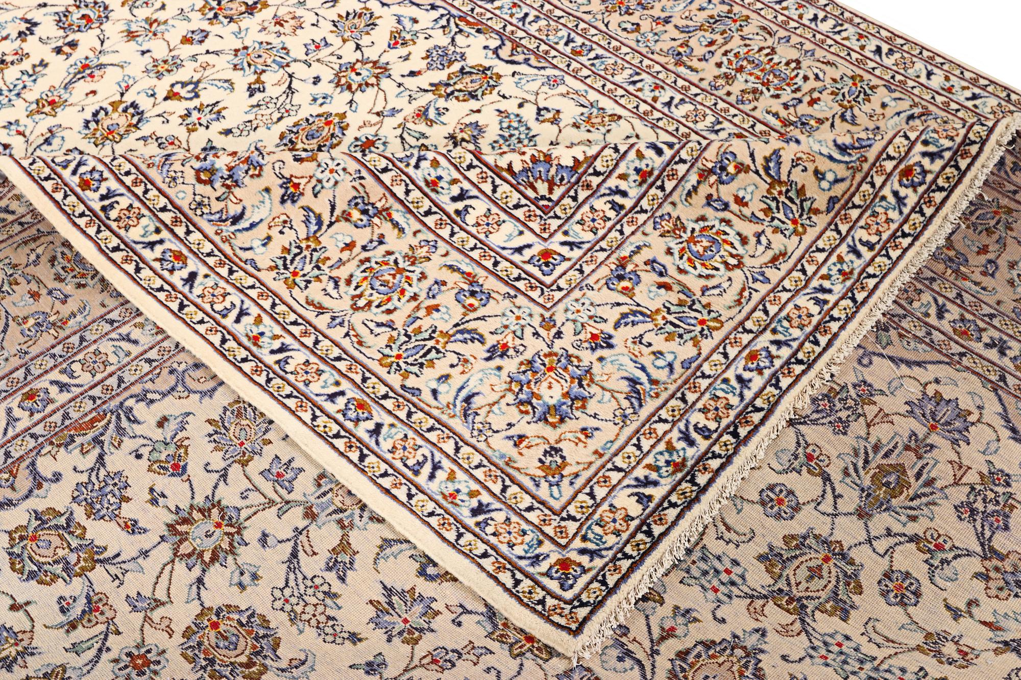 Matta, Keshan, ca. 405 x 295 cm.