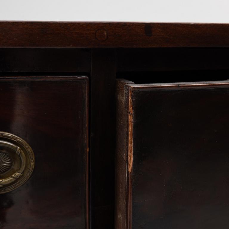 Sideboard, England, Sheraton style, early 20th century.