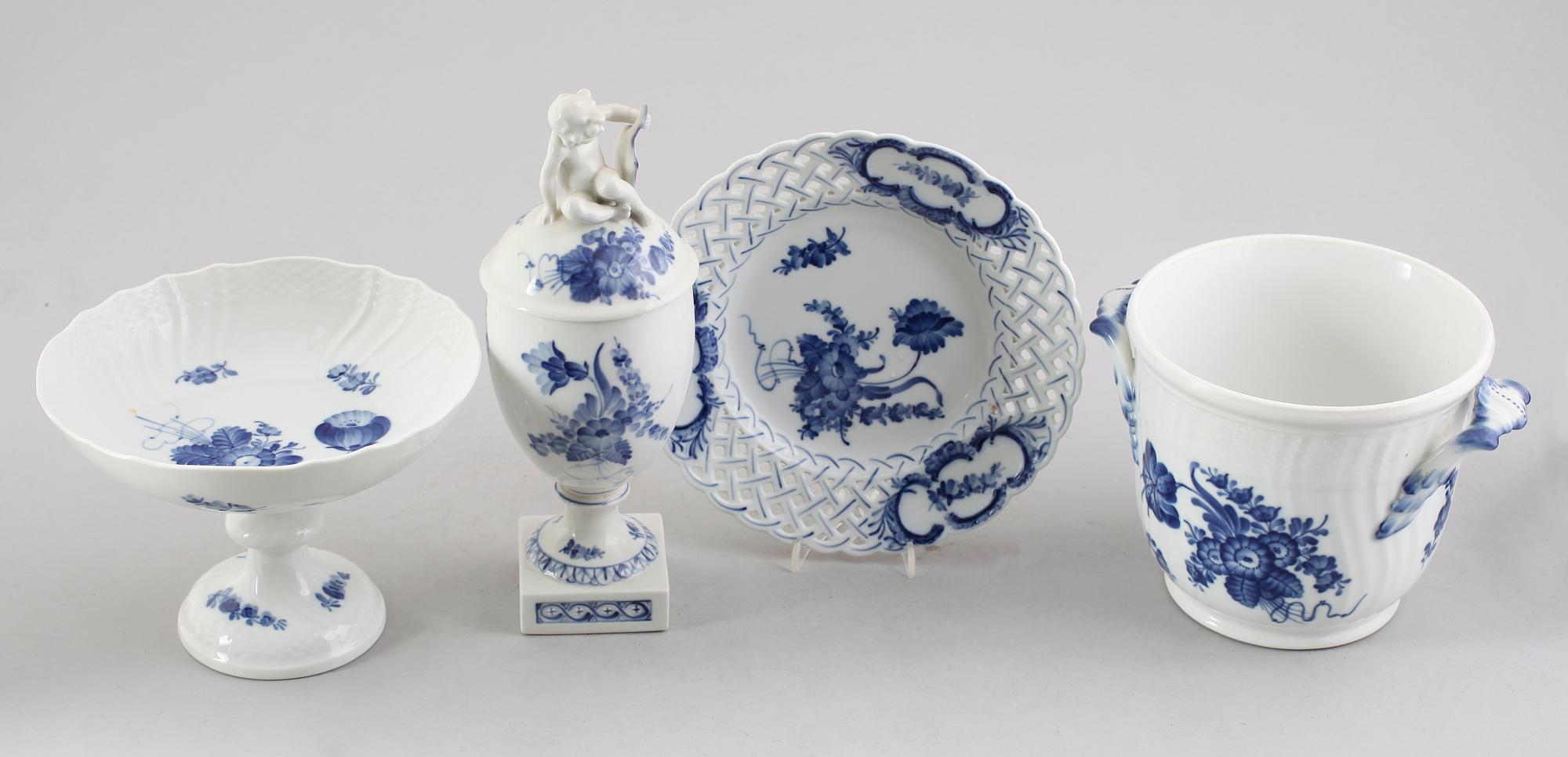 SERVISPORSLIN, 4 delar, "Blå Blomst", Royal Copenhagen.