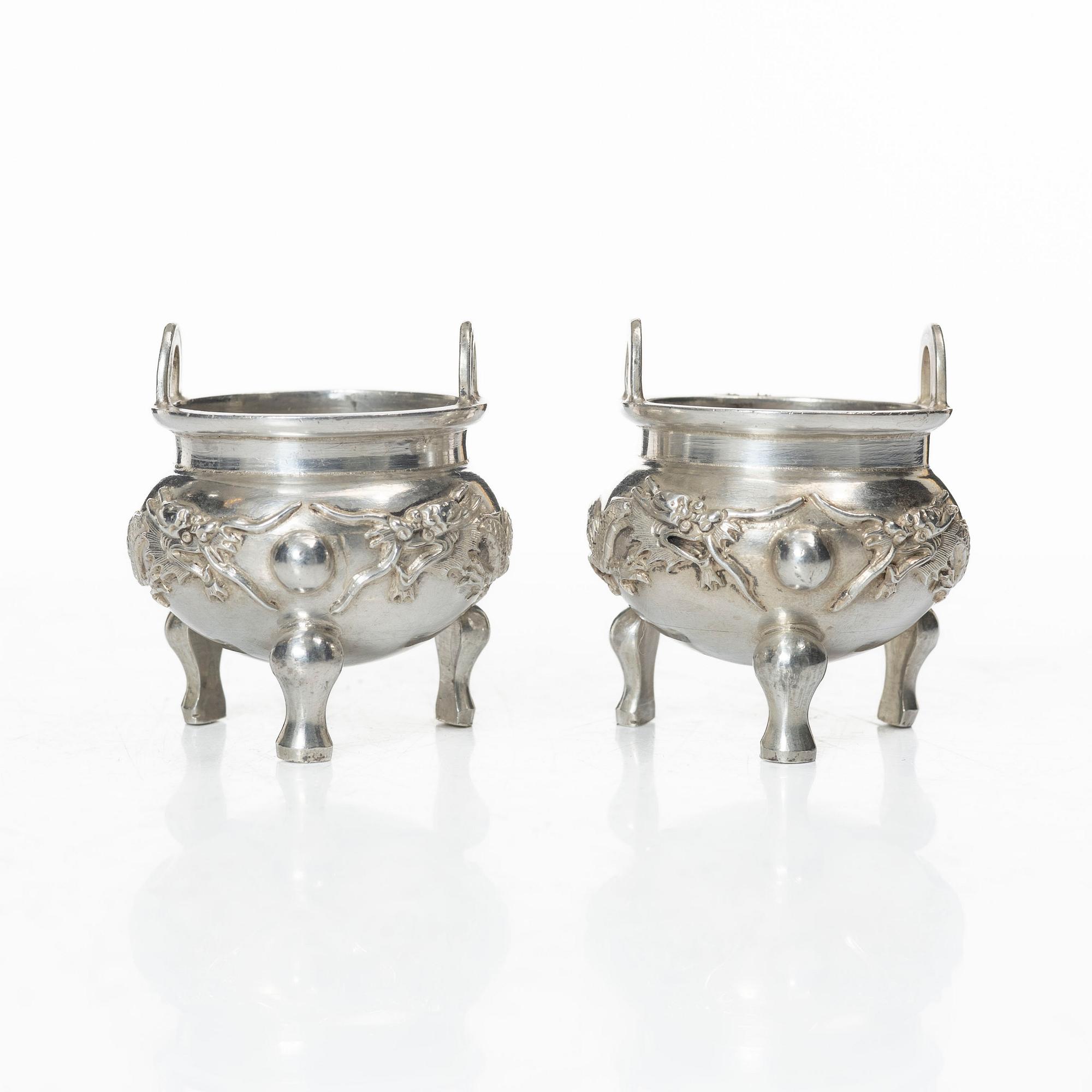 Saltkar ett par, silver, Kina, 1900-tal.