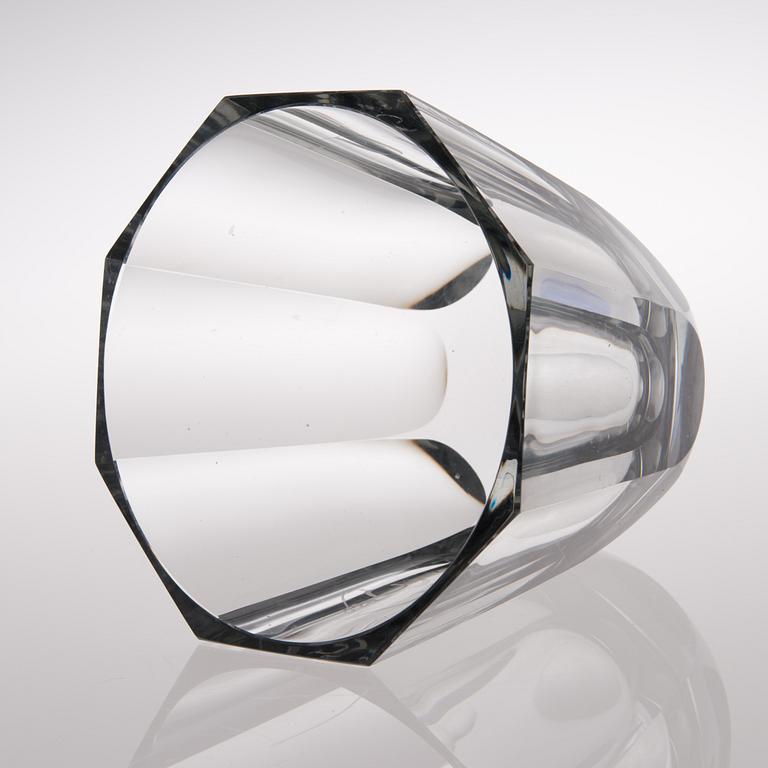 A glass vase signed G. Hongell Karhula -45.