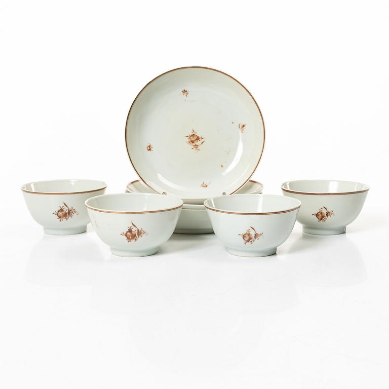 Four porcelain cups with saucers, China, Qing dynasty, late 18th century/around 1800.