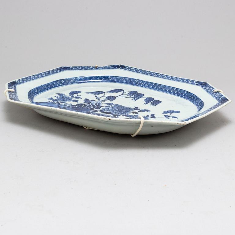 SERVERINGSFAT, kompaniporslin. Qingdynastin, Qianlong (1736-95).