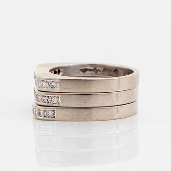 Gaudy tre ringar 18K guld med rubiner, smaragder och safirer.