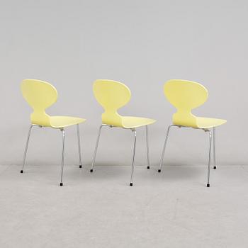 STOLAR, 3 st, "Myran", Arne Jacobsen för Fritz Hansen, daterade 1992.
