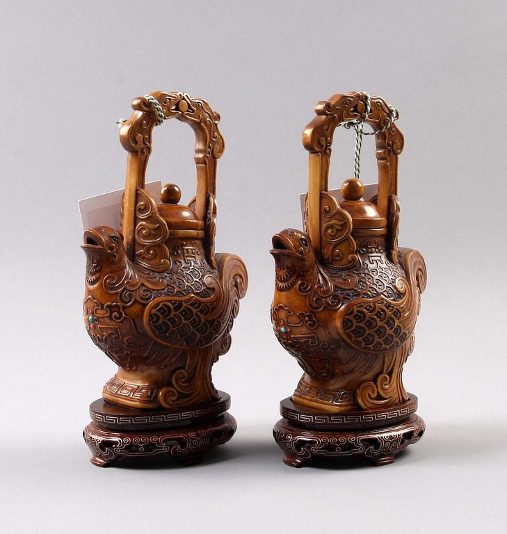 KANNOR, ett par. Kina.