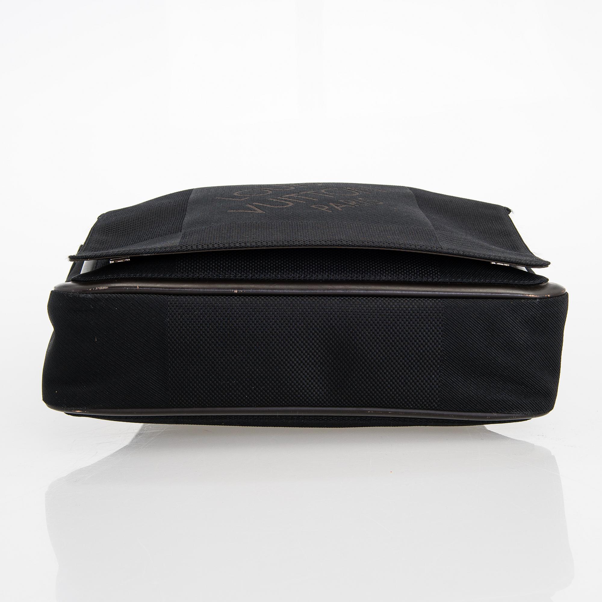 Louis Vuitton, "Damier Geant Messenger" bag.