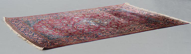 A RUG, a semi-antique silk Kashan, ca 185-198 x 125-132,5 cm.

 
125-132,5 cm.