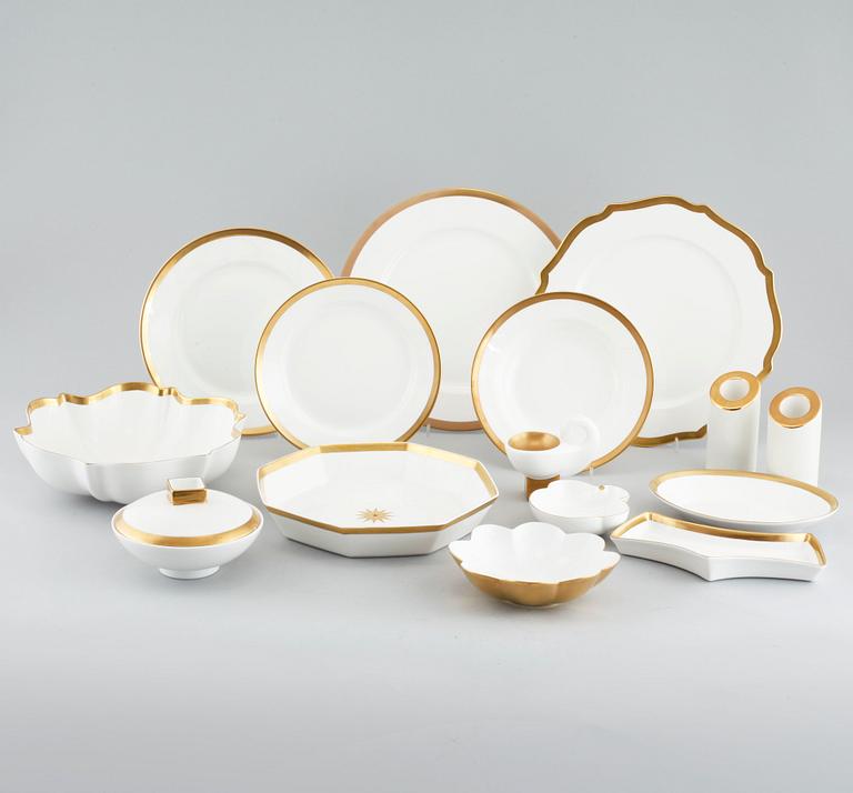MATSERVIS, 101 delar, porslin, "Nobelservisen", Karin Björquist, Rörstrand, formgiven 1991.