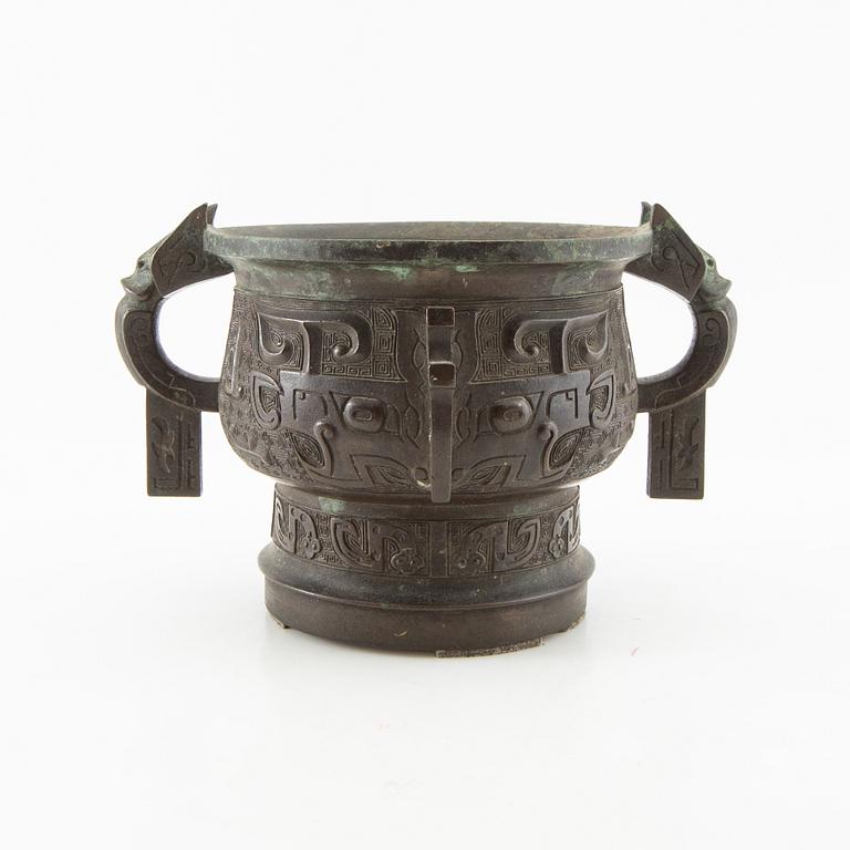 Rökelsekar, brons. Qingdynastin, 1700-/1800-tal.
