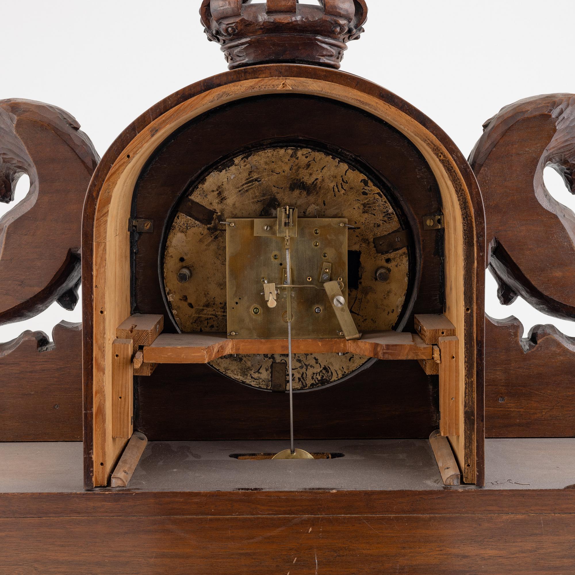 A mantel clock, early 20th Century.