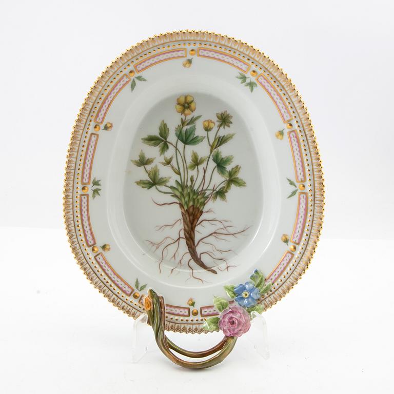 Salad bowl "Flora Danica" Royal Copenhagen Denmark porcelain.