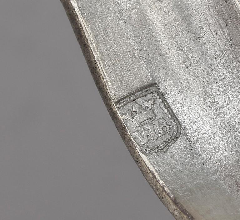LJUSSTAKAR, ett par. Gudmund Östling (mästare i Vimmerby 1762-90). Rokoko.