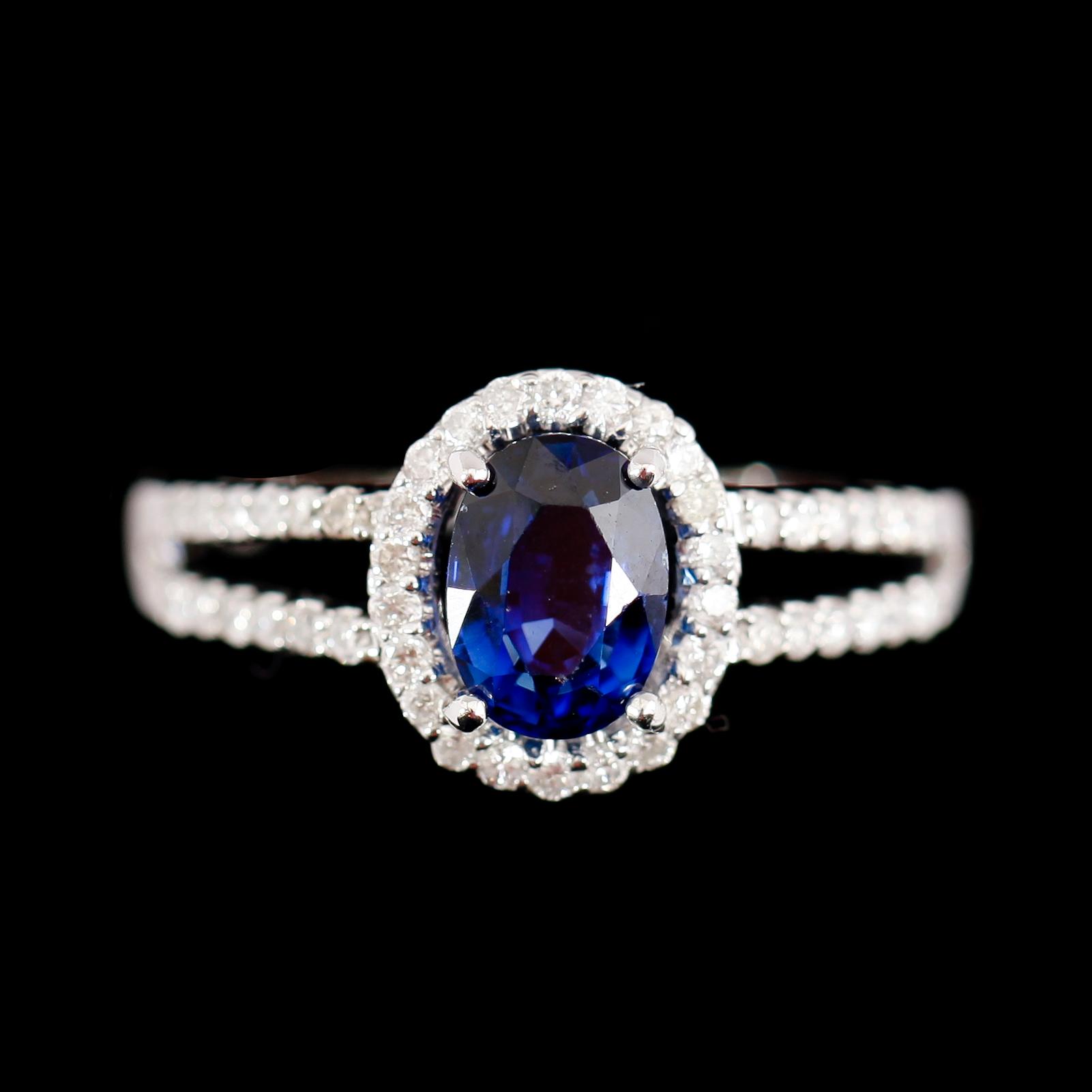 RING, 18 k vitguld, safir 1.19 ct, diamanter tot 0.35 ct.