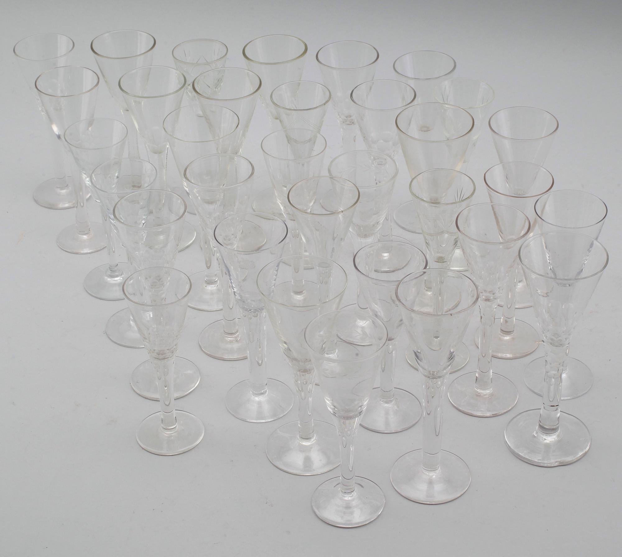 SNAPSGLAS, 33 st, olika modeller, 1900-talets första hälft.