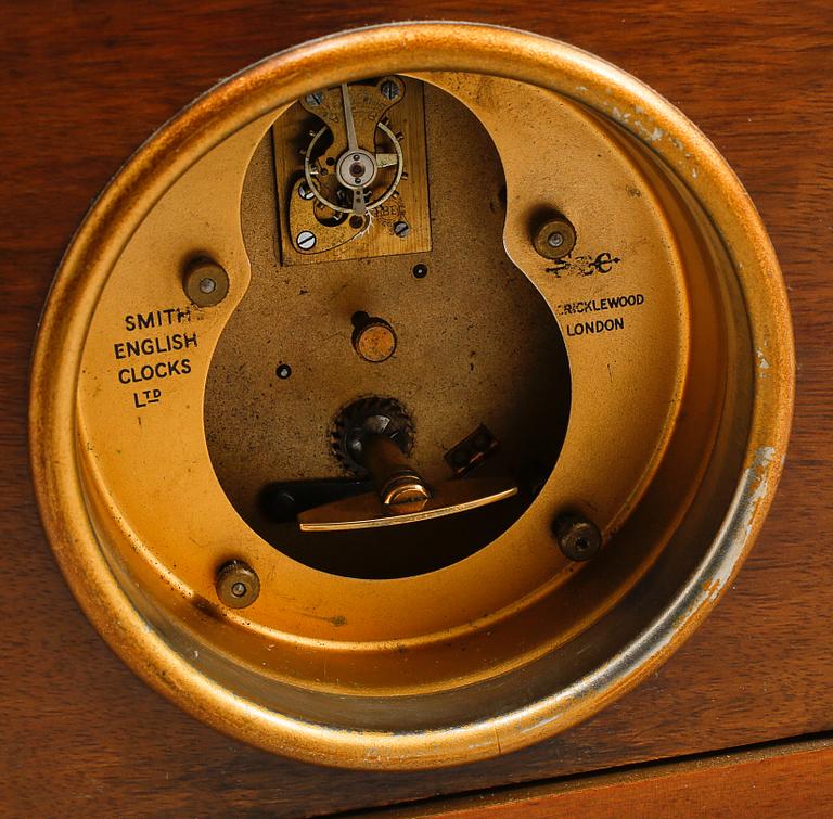 BORDSUR, Smiths English Clocks LTD, Crickelwood London, 1900-talets första hälft.