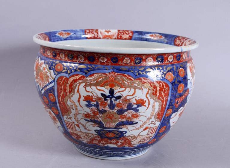 FISKBASSÄNG, porslin, Kina, omkring 1900.