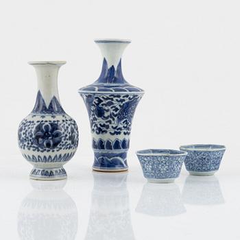 Two blue and white porcelain vases and cups, China, 19/20th century.