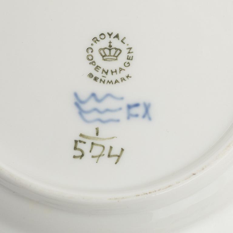 Kaffeservis, 27 delar, porslin, "Musselmalet", Royal Copenhagen, Danmark.