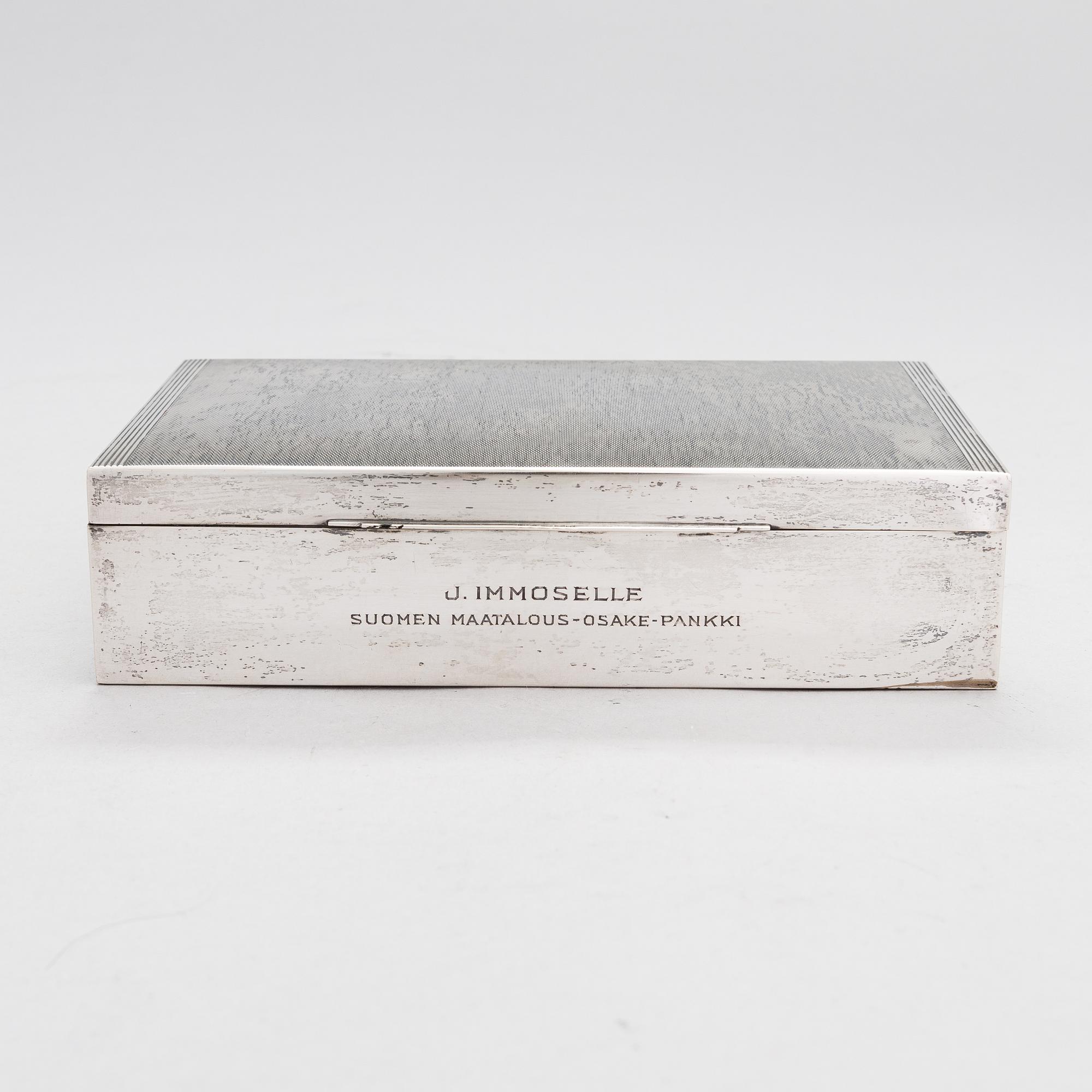 A silver cigar box, Finnish controlmark by Oskar Lindroos, Helsinki 1942.
