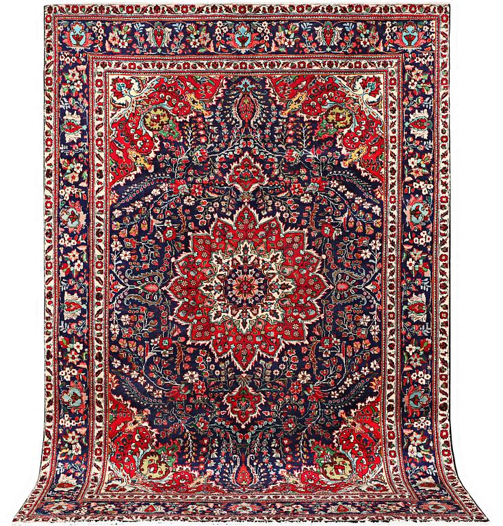 A Tabriz carpet, c. 303 x 214 cm.