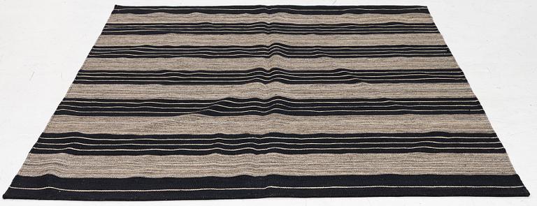 Matta, Afghanistan, slätväv, ca 186 x 166 cm.