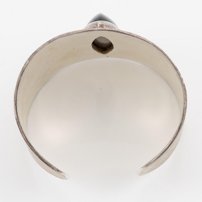 Armring, silver med kattögesten, Schweiz.