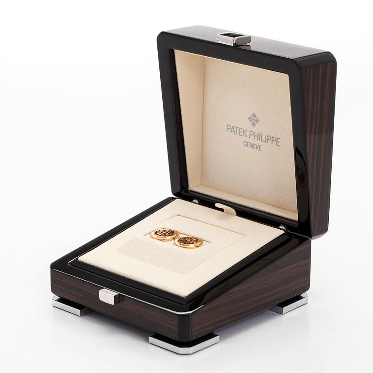 Patek Philippe, a pair of 18K gold "Calatrava" cufflinks.