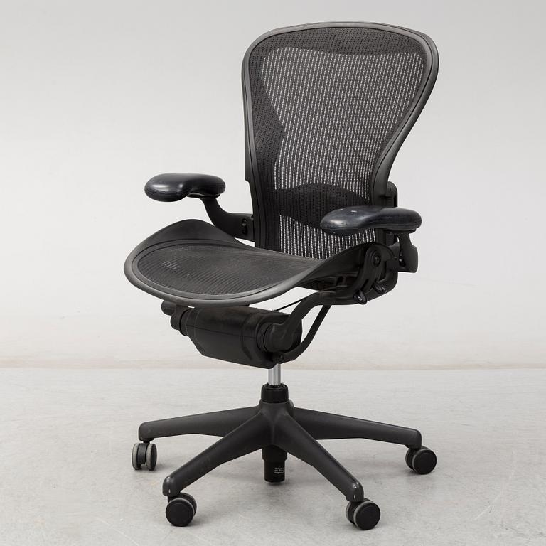 An 'Aeron' swivel armchair by Don Chadwich / Bill Stumpf, Herman Miller.