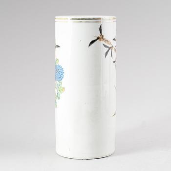 PENSELVAS, porslin, Kina, 1800-/1900-tal.
