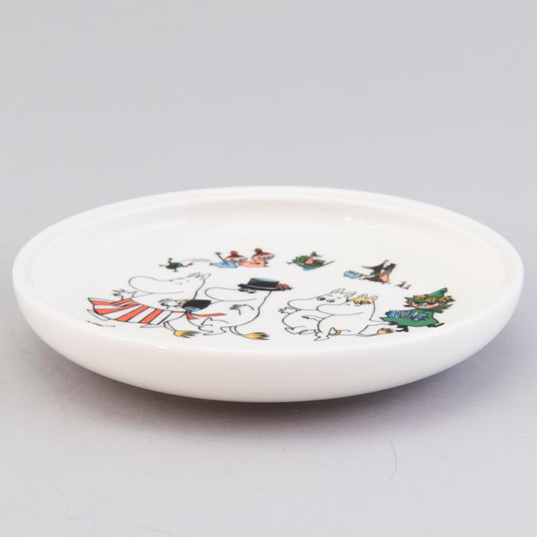 A MOOMIN PLATE, porcelain, children’s plate, ’Happy family’, Arabia. Not in manufacturing.
