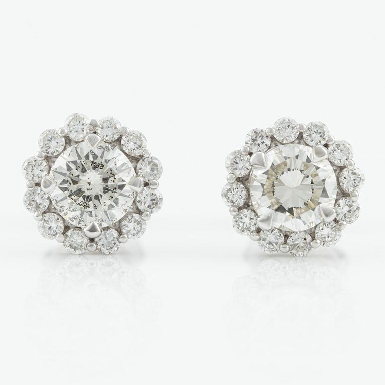Earrings, with brilliant-cut diamonds.