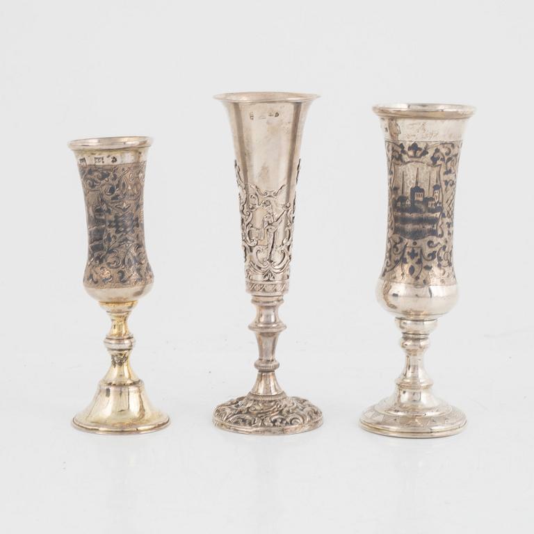 Champagneglas, 3 st, silver, bl a Moskva 1848.