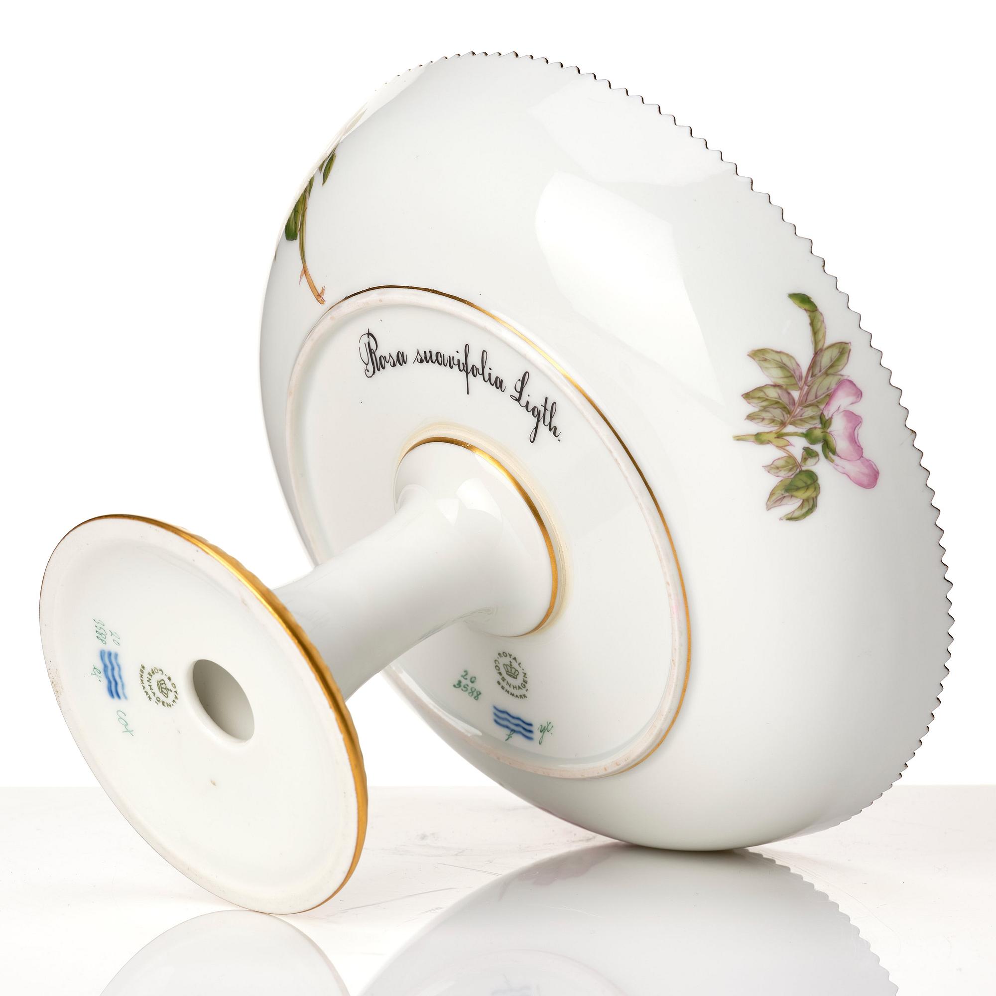 Tazza, porslin. Royal Copenhagen, "Flora Danica", Danmark, 1900-tal.