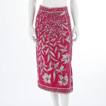 EMILIO PUCCI, a pink velvet skirt, size 40.