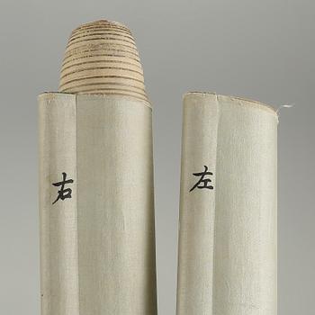 RULLMÅLNINGAR, 2 st, siden på papper, bär signatur, Japan 1900-tal.