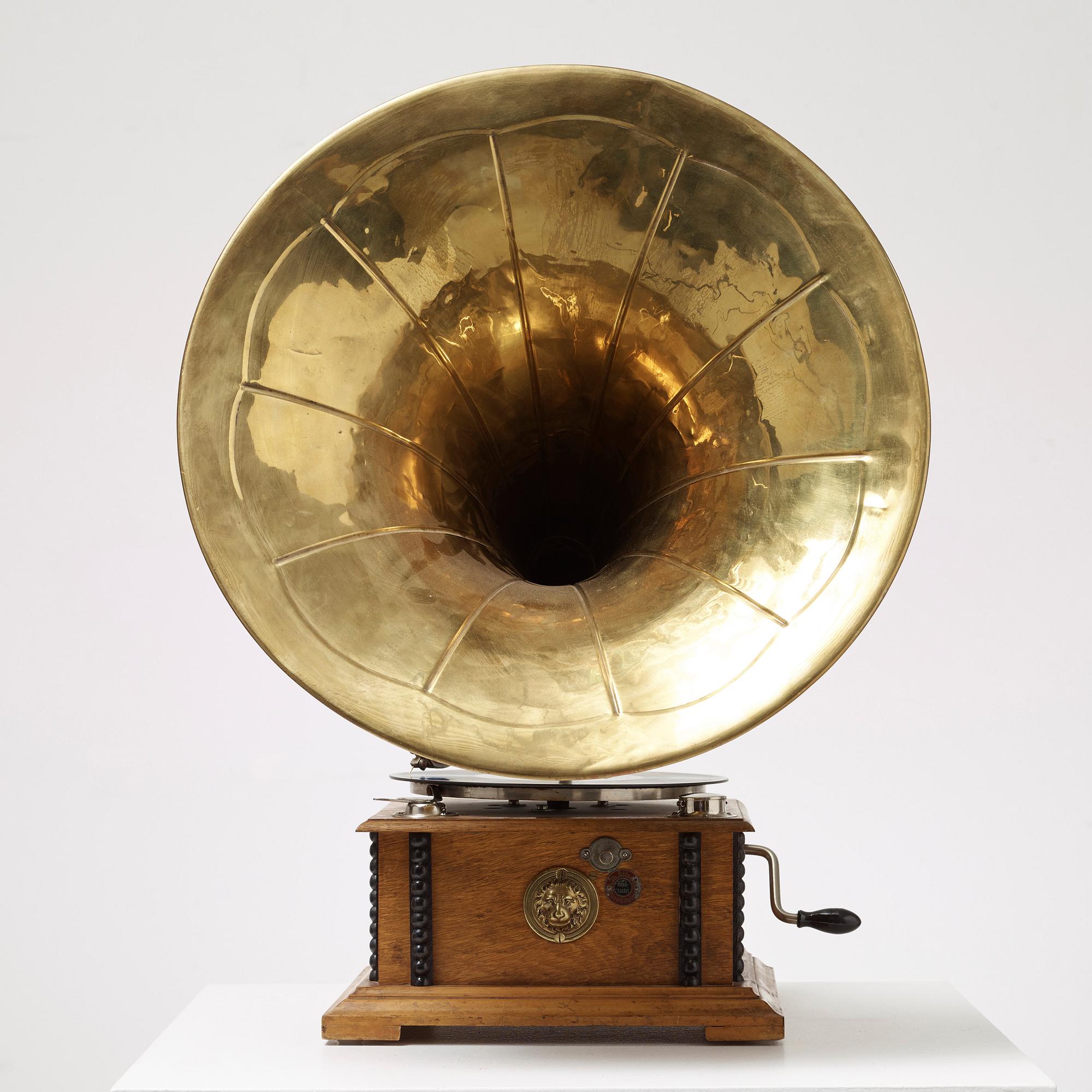 TRATTGRAMMOFON, 1900-talets första hälft.