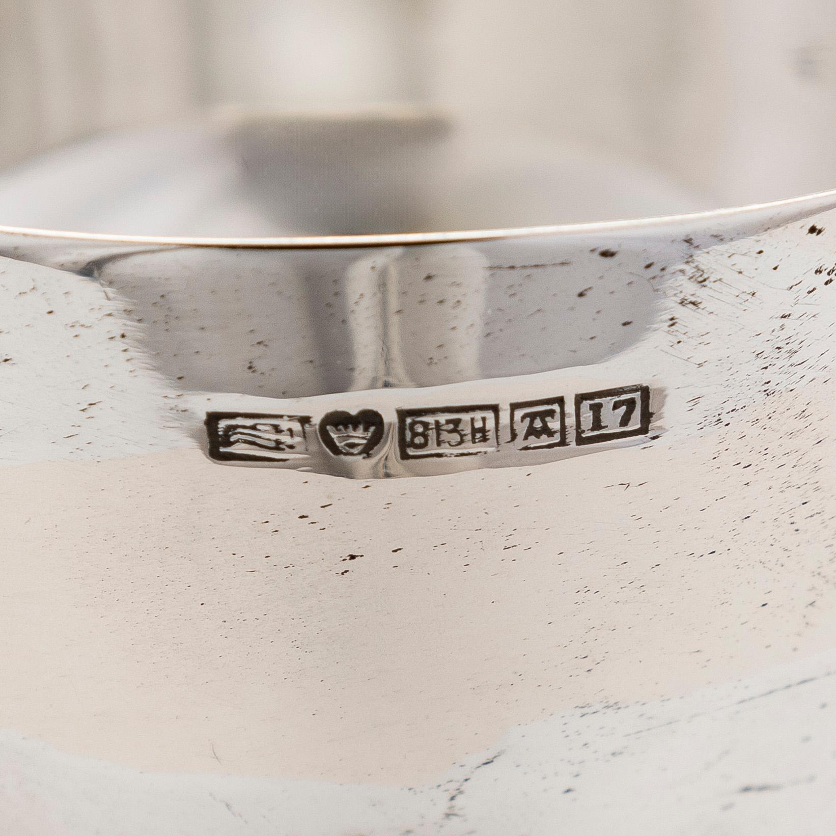 Anna-Greta Eker, sokerikko ja kermakko, hopea ja mahonki, Auran Kultaseppä, Turku 1962.