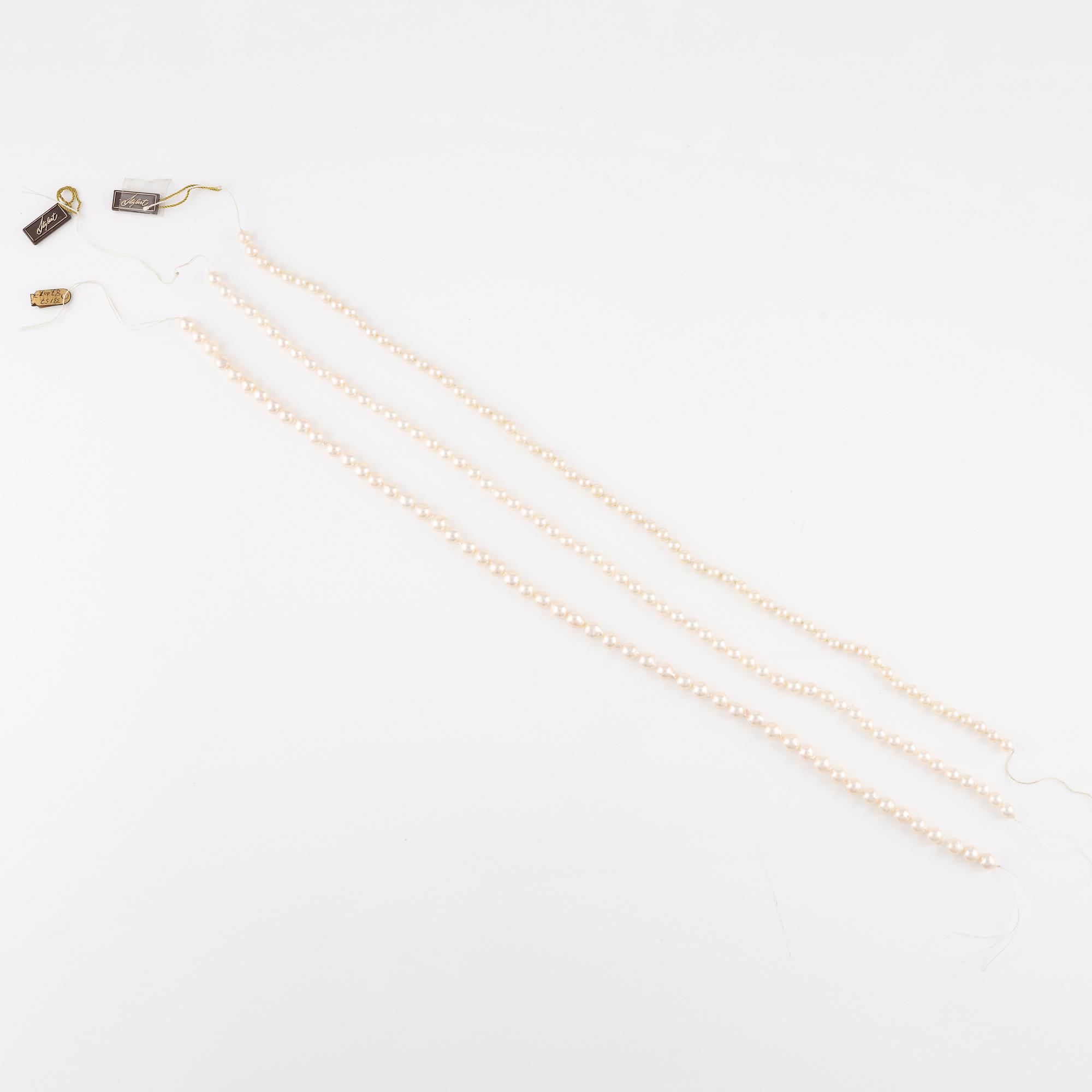 Three necklaces with cultured pearls, without clasps.