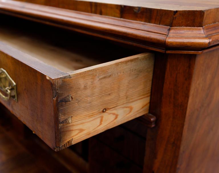 CHIFFONJÉ, 1800-talets andra hälft.