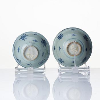 A pair of blue and white bowls. Ming dynasty, 16th century.