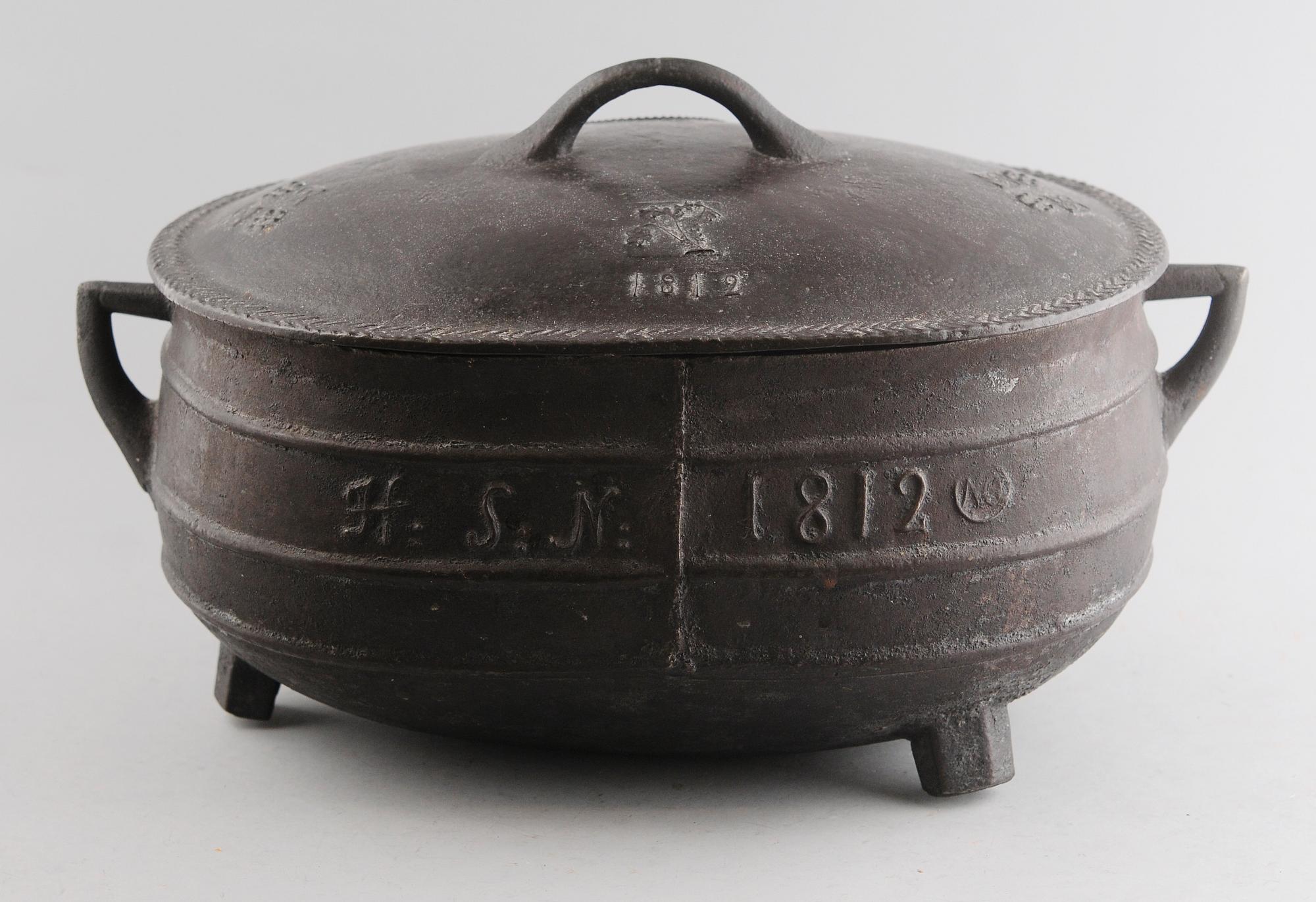 GRYTA MED LOCK, gjutjärn, märkt HSN 1812.