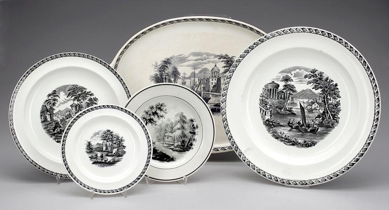 SERVISDELAR, 29 st, porslin, "Etruria England" Wedgwood, England.