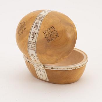 A birch box by Thore Sunna before 1964, signed.