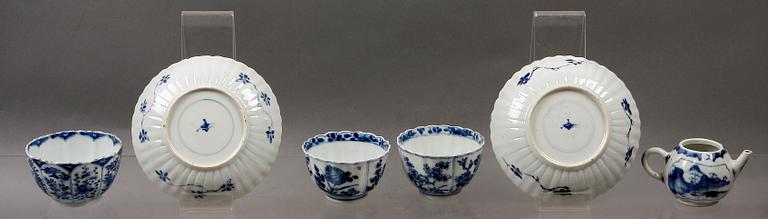 KOPPAR MED FAT samt MINIATYRKANNA, porslin, Kangxi (1662-1722), Kina.